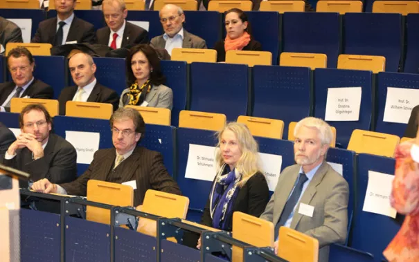 stipendienfeier-2013-page1_10.jpg (DE)