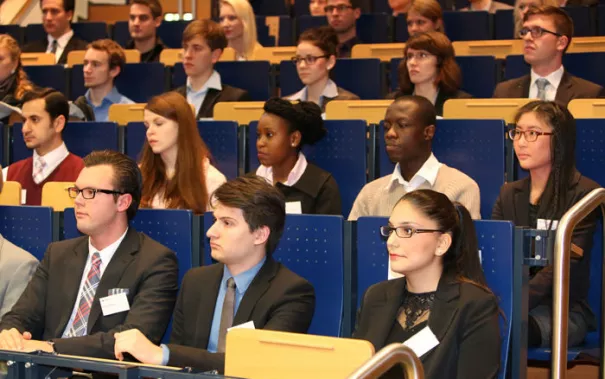 stipendienfeier-2013-page1_11.jpg (DE)