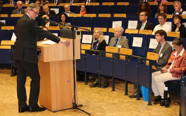 stipendienfeier-2013-page1_15.jpg (DE)