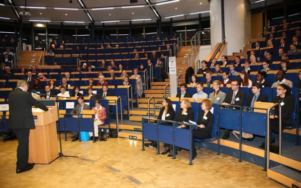 stipendienfeier-2013-page1_17.jpg (DE)