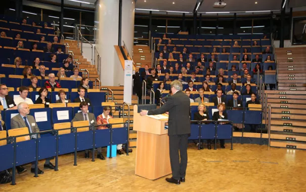 stipendienfeier-2013-page1_18.jpg (DE)