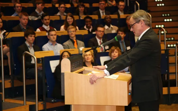 stipendienfeier-2013-page1_19.jpg (DE)