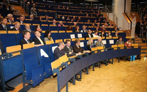 stipendienfeier-2013-page1_20.jpg (DE)