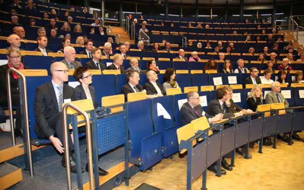 stipendienfeier-2013-page1_21.jpg (DE)