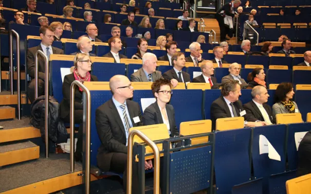 stipendienfeier-2013-page1_22.jpg (DE)