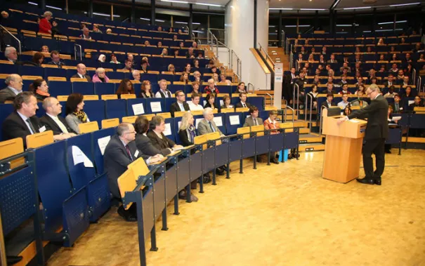 stipendienfeier-2013-page1_23.jpg (DE)