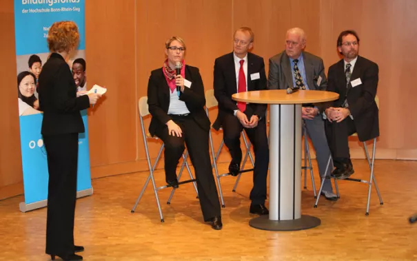 stipendienfeier-2013-page1_24.jpg (DE)