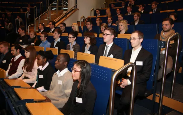 stipendienfeier-2013-page1_3.jpg (DE)