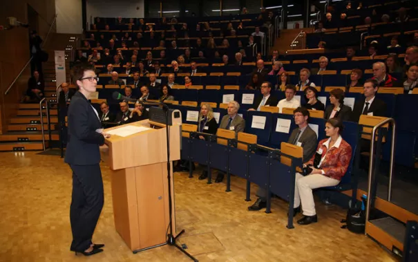 stipendienfeier-2013-page1_42.jpg (DE)