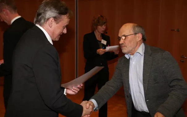 stipendienfeier-2013-page1_44.jpg (DE)