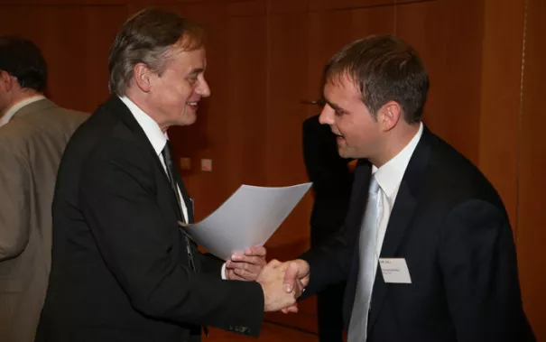 stipendienfeier-2013-page1_46.jpg (DE)