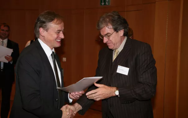 stipendienfeier-2013-page1_49.jpg (DE)