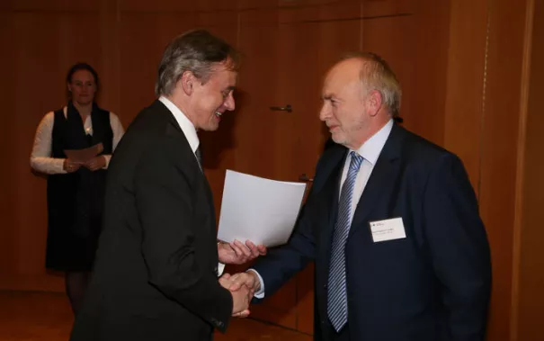 stipendienfeier-2013-page1_50.jpg (DE)