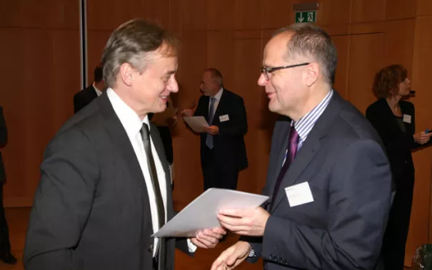 stipendienfeier-2013-page1_54.jpg (DE)