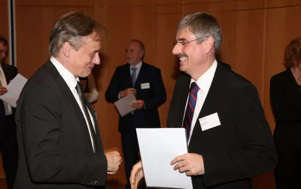 stipendienfeier-2013-page1_55.jpg (DE)