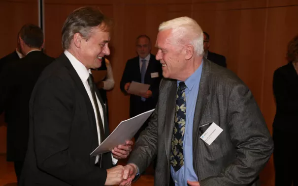 stipendienfeier-2013-page1_56.jpg (DE)