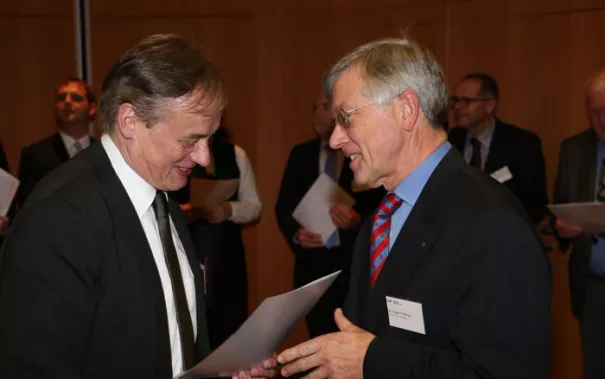 stipendienfeier-2013-page1_57.jpg (DE)