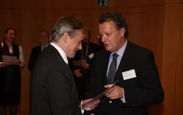 stipendienfeier-2013-page1_58.jpg (DE)