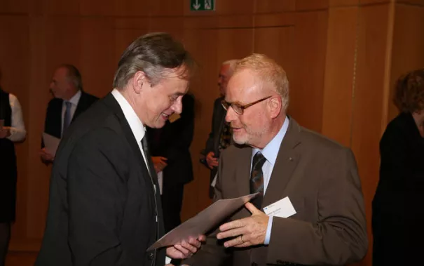 stipendienfeier-2013-page1_59.jpg (DE)