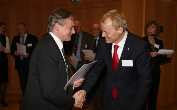 stipendienfeier-2013-page1_62.jpg (DE)