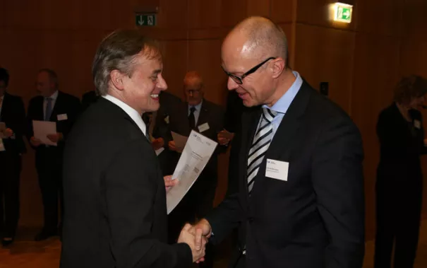 stipendienfeier-2013-page1_65.jpg (DE)