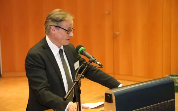 stipendienfeier-2013-page1_7.jpg (DE)