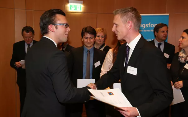 stipendienfeier-2013-page1_74.jpg (DE)