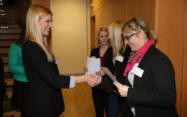 stipendienfeier-2013-page1_78.jpg (DE)