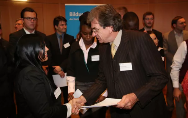 stipendienfeier-2013-page1_85.jpg (DE)