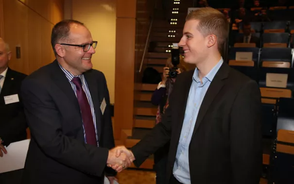 stipendienfeier-2013-page1_86.jpg (DE)