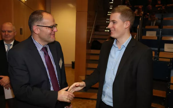 stipendienfeier-2013-page1_87.jpg (DE)