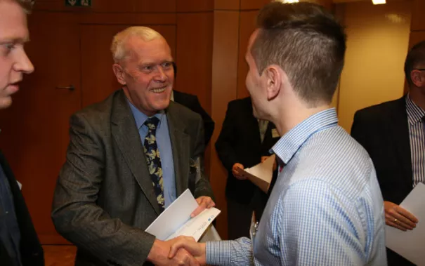 stipendienfeier-2013-page1_88.jpg (DE)