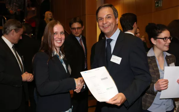 stipendienfeier-2013-page1_90.jpg (DE)