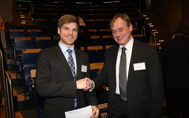 stipendienfeier-2013-page1_98.jpg (DE)