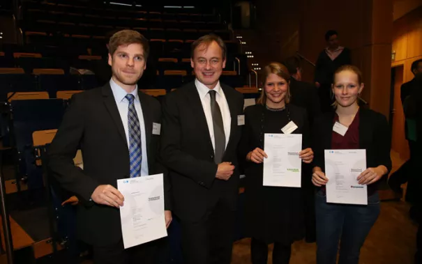 stipendienfeier-2013-page2_1.jpg (DE)