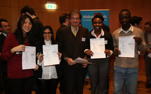 stipendienfeier-2013-page2_2.jpg (DE)