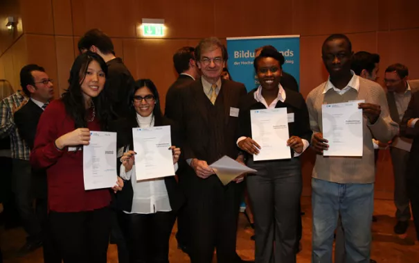 stipendienfeier-2013-page2_3.jpg (DE)