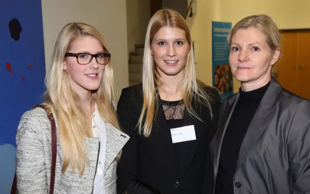 stipendienfeier-2013-page2_36.jpg (DE)