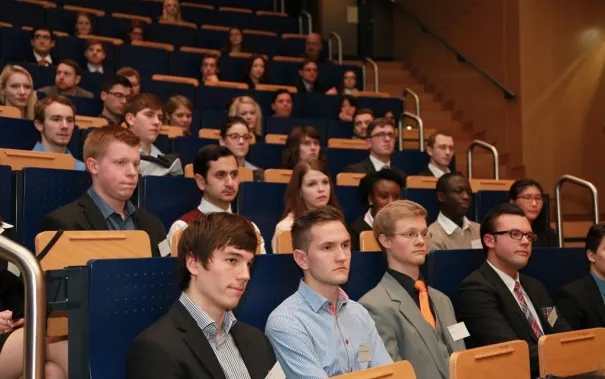 stipendienfeier-2013-page2_42.jpg (DE)