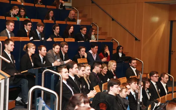 stipendienfeier-2013-page2_49.jpg (DE)