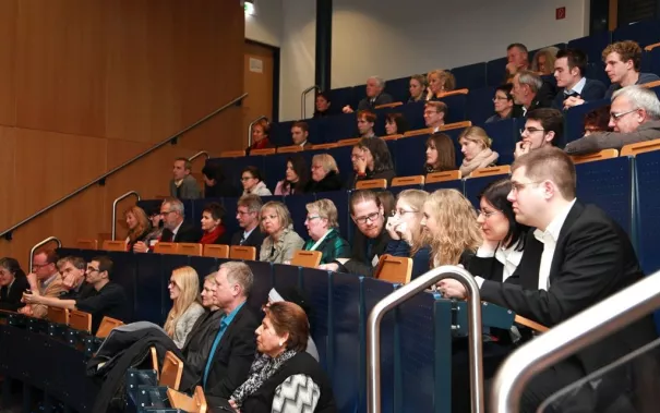 stipendienfeier-2013-page2_50.jpg (DE)