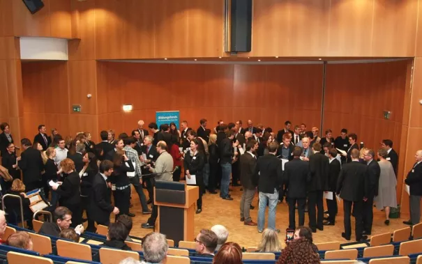 stipendienfeier-2013-page2_53.jpg (DE)