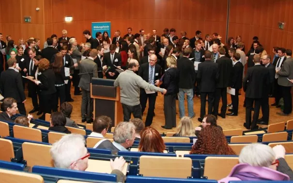 stipendienfeier-2013-page2_55.jpg (DE)