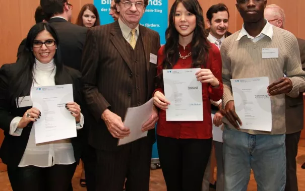 stipendienfeier-2013-page2_57.jpg (DE)