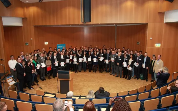 stipendienfeier-2013-page2_59.jpg (DE)