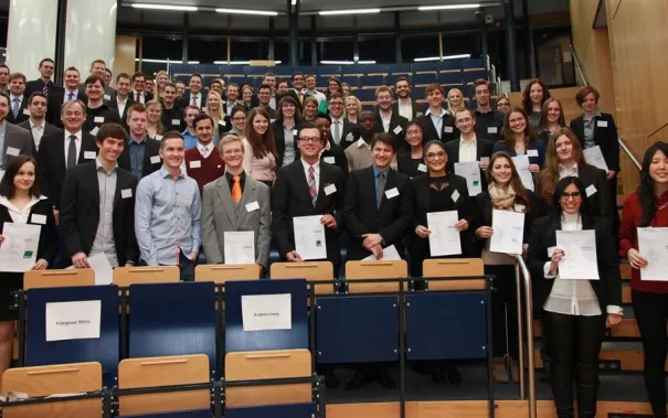 stipendienfeier-2013-page2_62.jpg (DE)