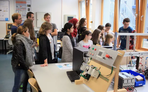 tag-d-off-projekt-2016_b008_aufzug-mit-vier-etagen_03.jpg (DE)