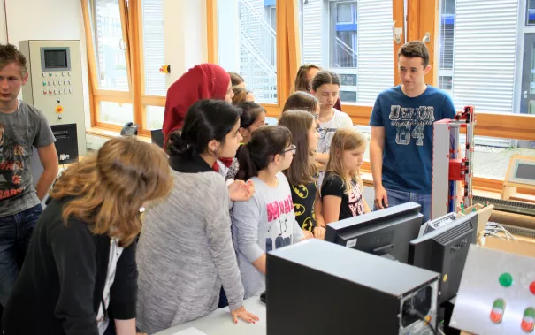 tag-d-off-projekt-2016_b008_aufzug-mit-vier-etagen_04.jpg (DE)