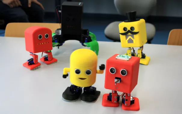 tag-d-off-projekt-2016_b065_arduino-roboter-wettrennen_05.jpg (DE)