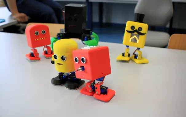 tag-d-off-projekt-2016_b065_arduino-roboter_04.jpg (DE)